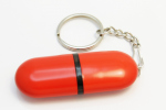 La memoria USB de plástica en una cápsula roja