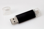 Memoria USB OTG (sobre la marcha) en caja de metal anodizado, negro