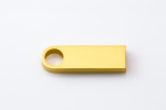 Flash USB en estuche dorado. Logotipo grabado con láser.