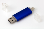 Flash USB OTG (on the go) azul para aplicar el logotipo