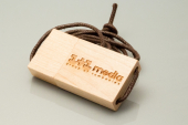 Memoria USB de madera logo grabado