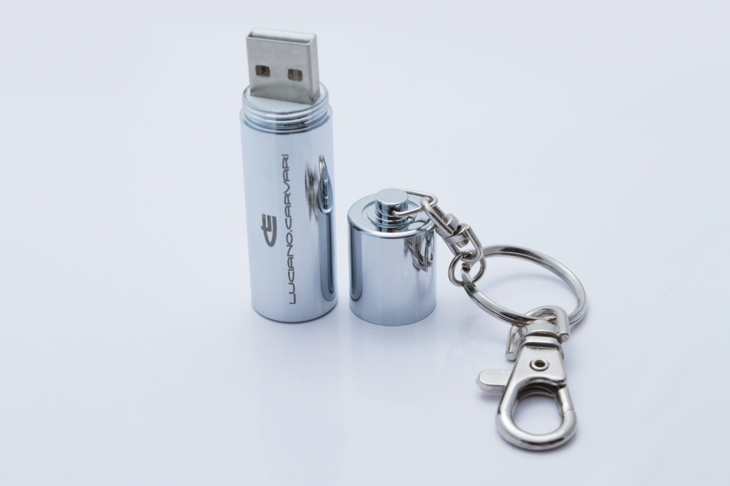 Memoria USB de metal con grabado