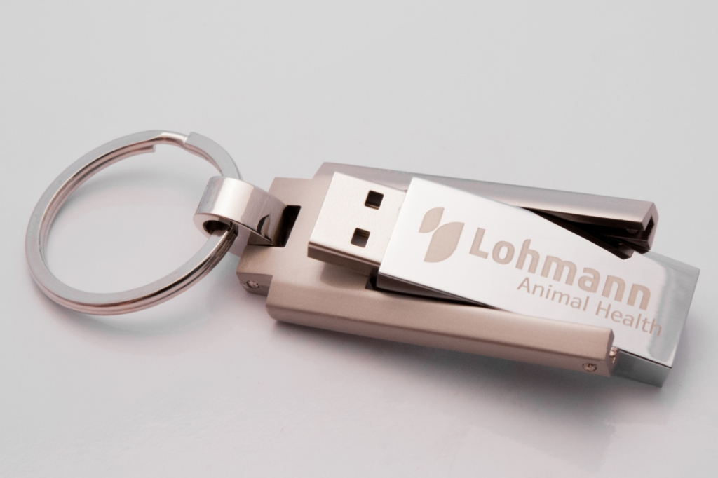 Memoria USB metal con el logo grabado