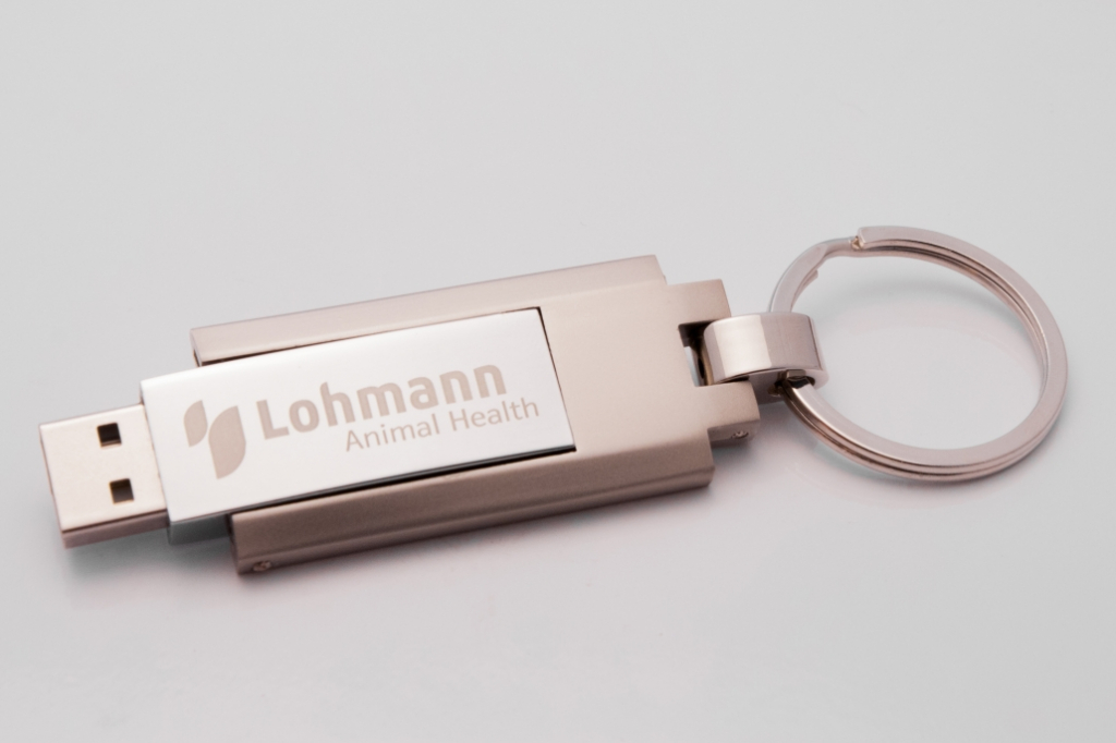 Memoria USB metal con el logo grabado